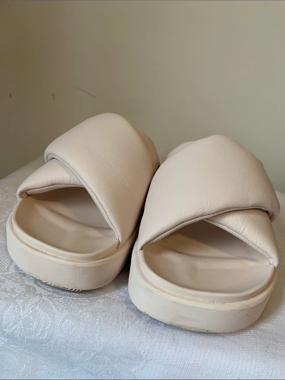 Jordan Women's Pale Pink Crossover Slide Sandals with Red Logo - Picture 3 of 6